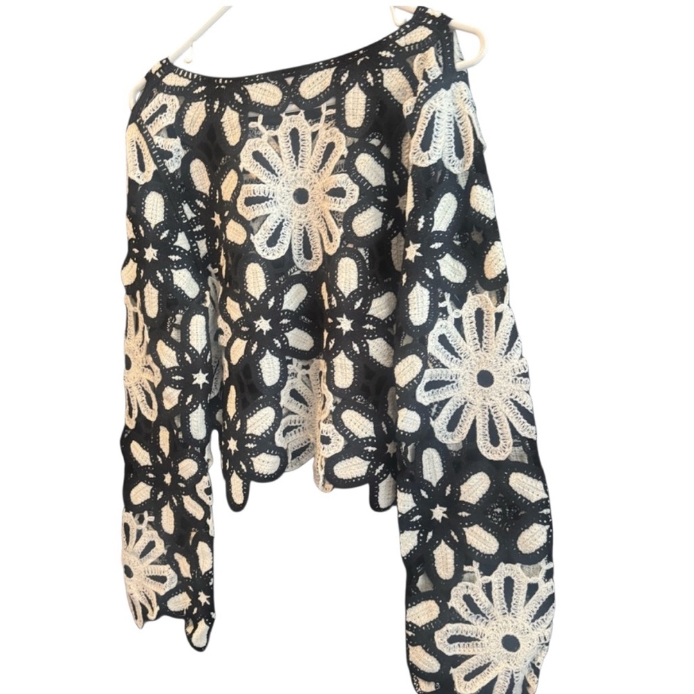 Floral POL Crochet Black and White long sleeve Top one size - Picture 2 of 4